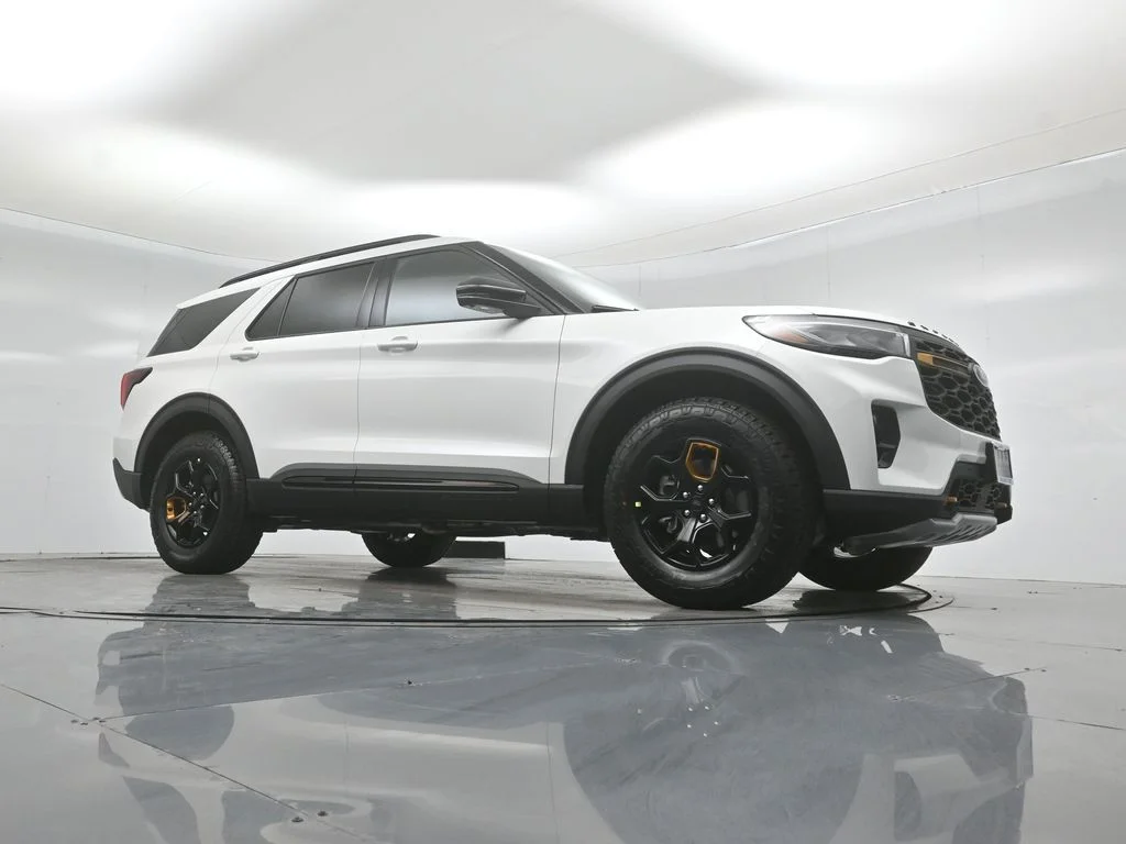 New 2026 Star White Metallic Tri-Coat Ford Tremor image 3