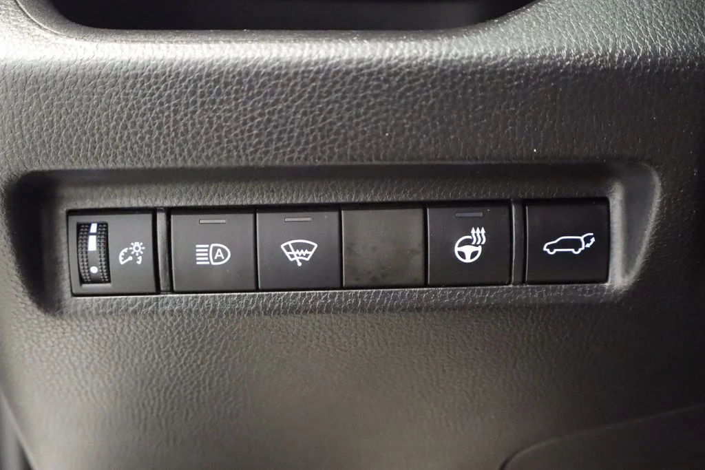 Certified Used 2022 White Toyota XLE image 31
