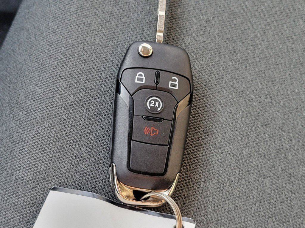 New 2023 Oxford White Ford XLT image 33
