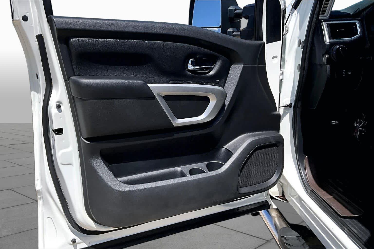 Used 2018 Glacier White Nissan SV image 21