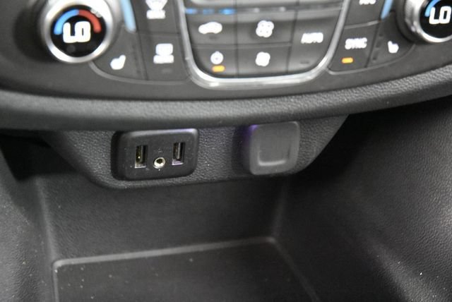 Used 2020 GRAPHITE METALLIC Chevrolet LT Cloth image 40