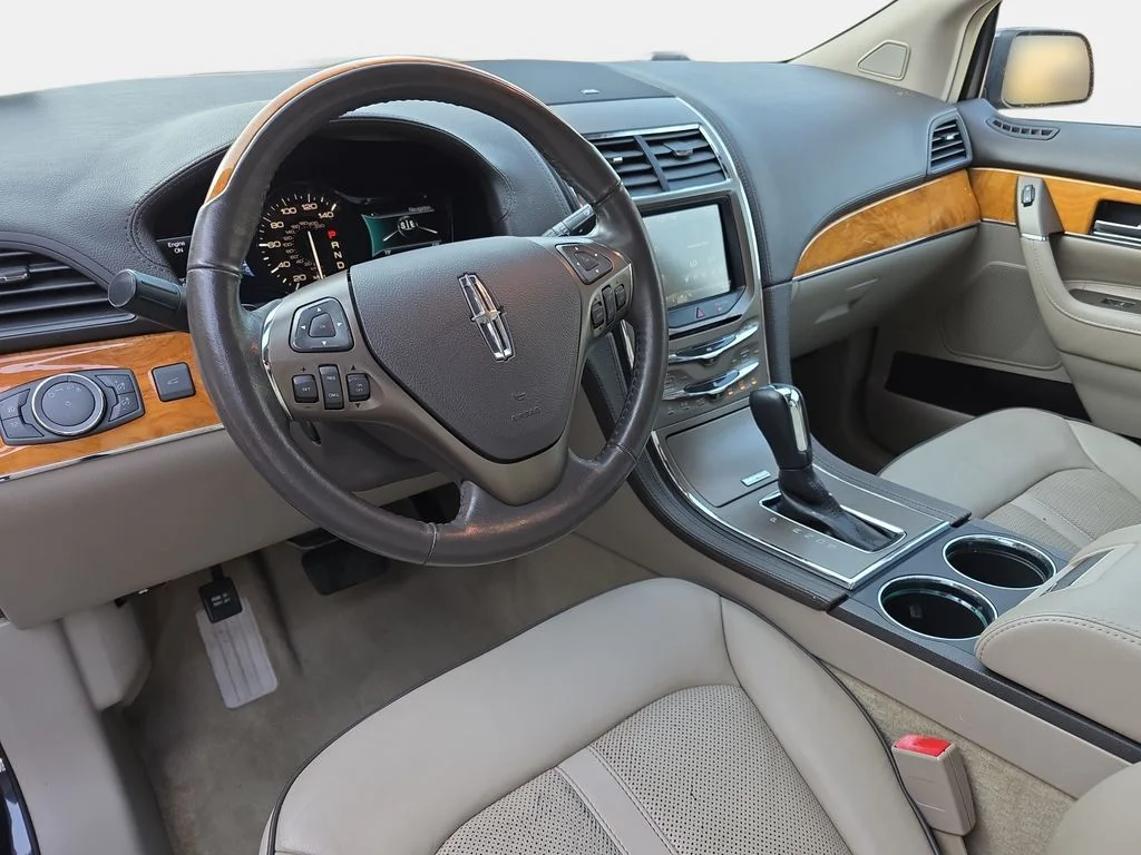 Used 2014 Smoked Quartz Metallic Tinted Clearcoat Lincoln Base image 17