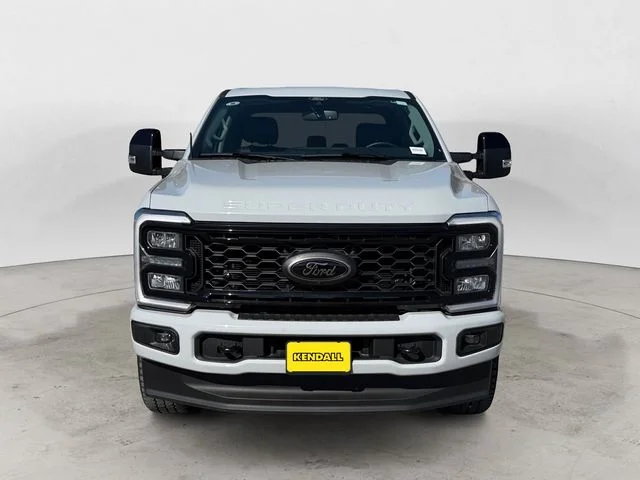 Certified Used 2025  Ford Lariat image 2