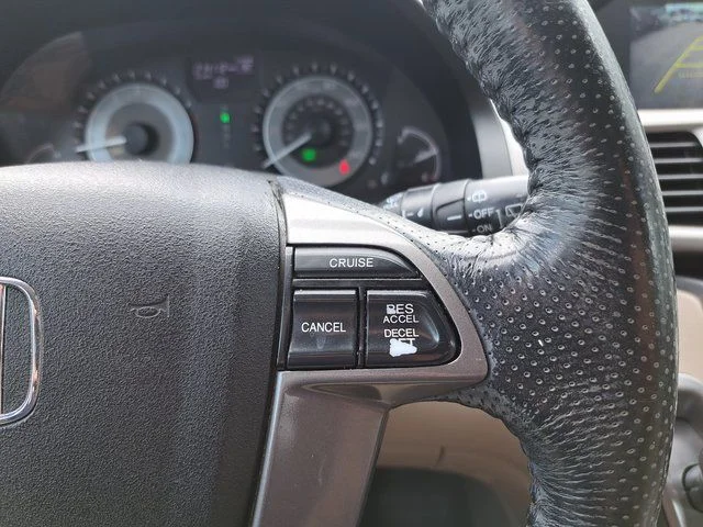 Used 2016 Red Honda EX-L image 19