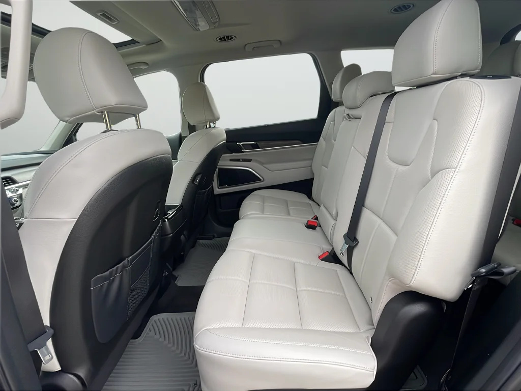 Used 2022 Gray Kia EX image 27