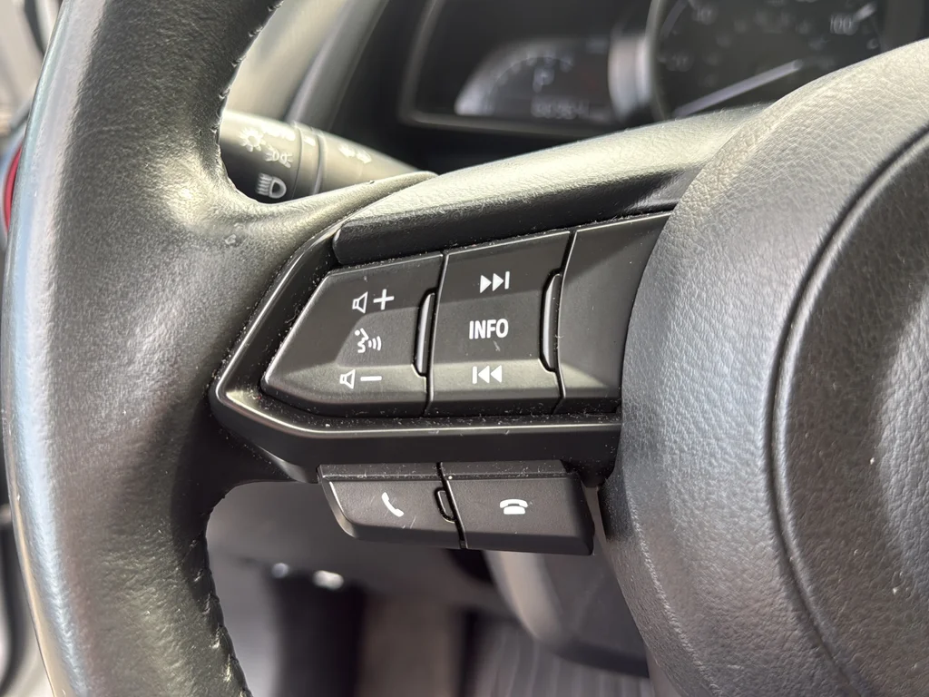 Used 2018 White Mazda Touring image 13
