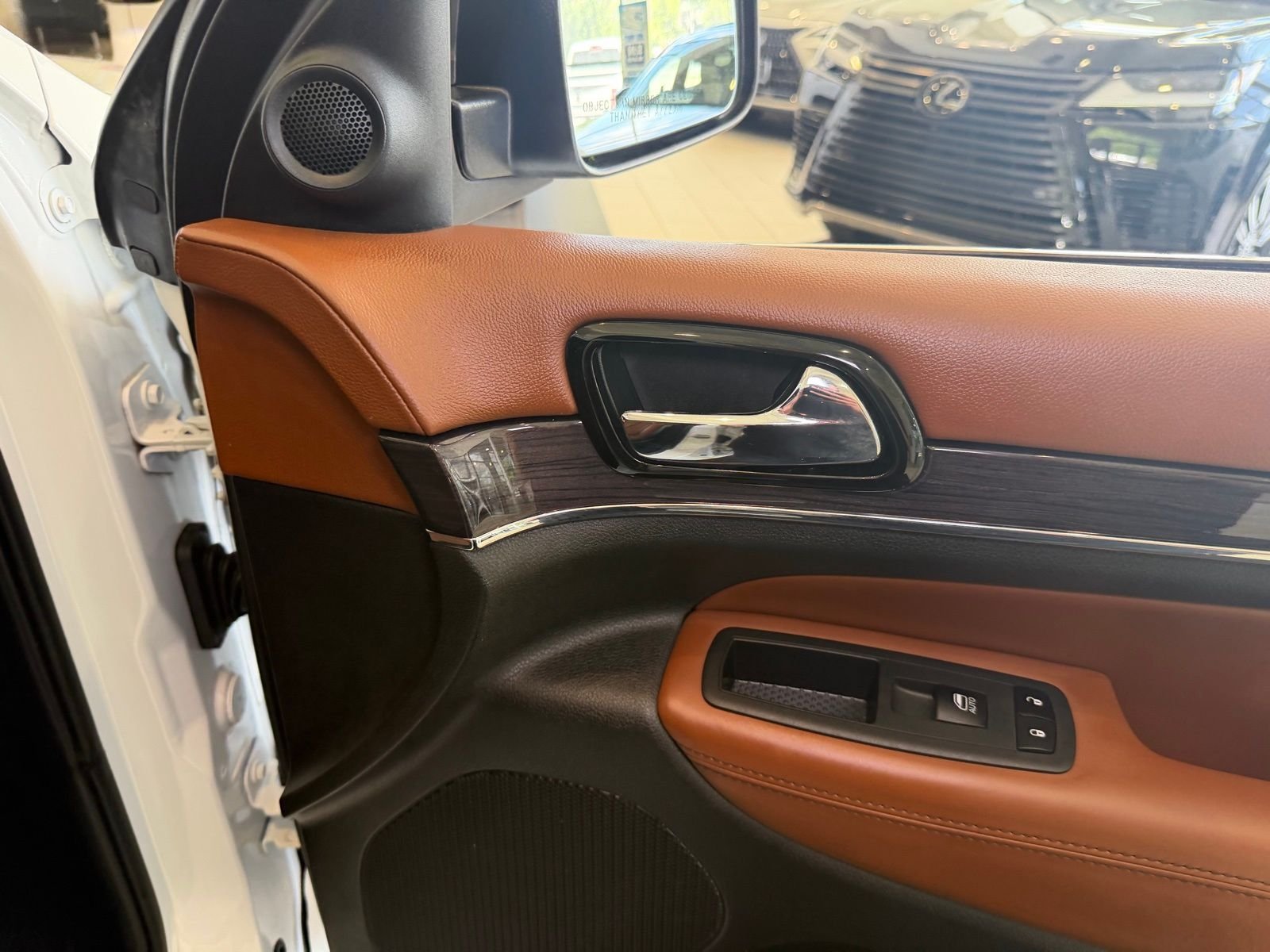 Used 2020 Off-white Jeep Overland image 22