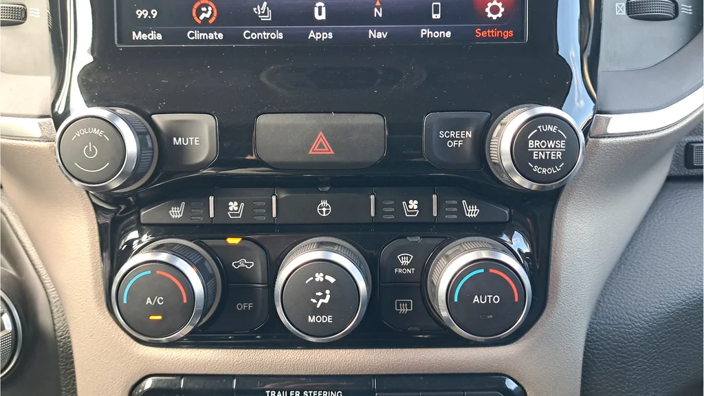 Used 2021 Silver Ram Laramie image 21