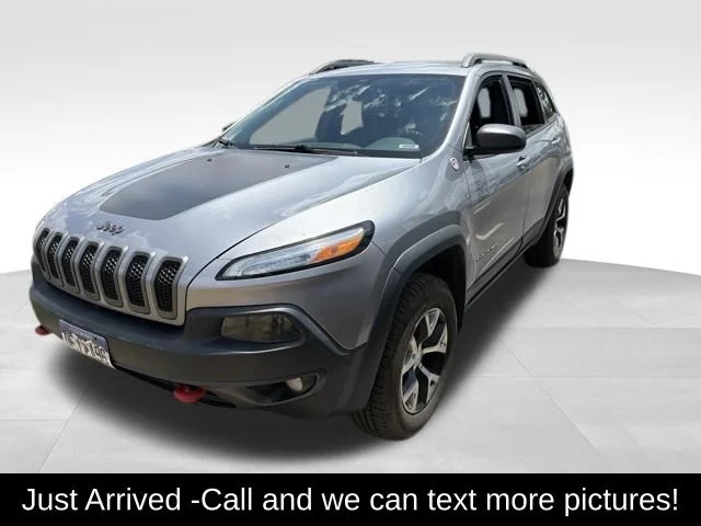Used 2014 Silver Jeep Trailhawk image 1