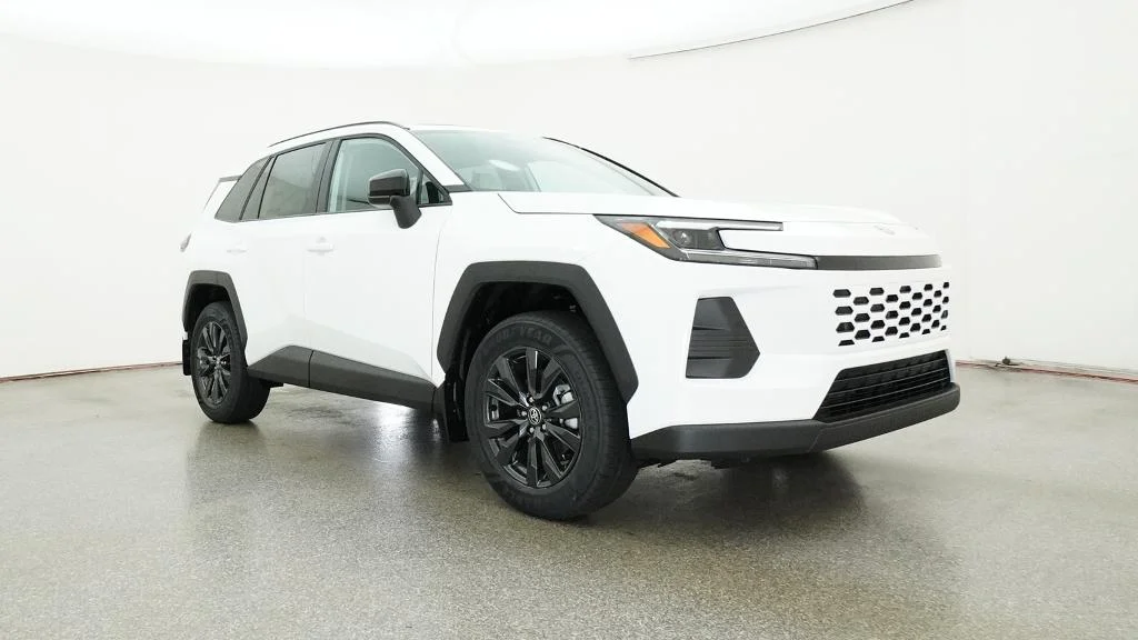New 2026 Ice Cap Toyota XLE Premium image 9