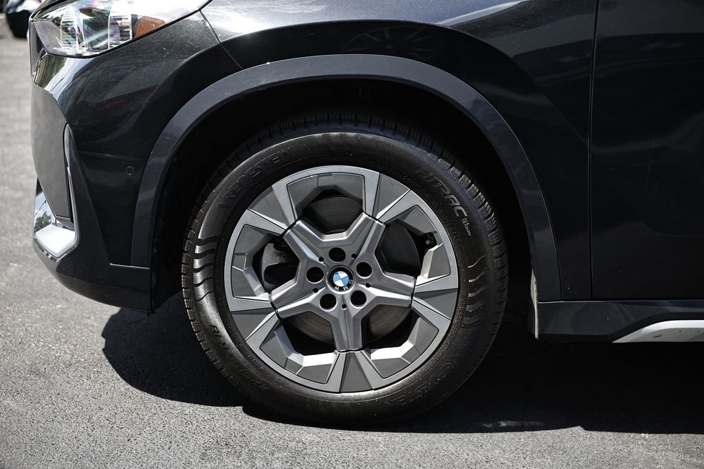 Used 2025 Black Sapphire Metallic BMW xDrive28i image 9
