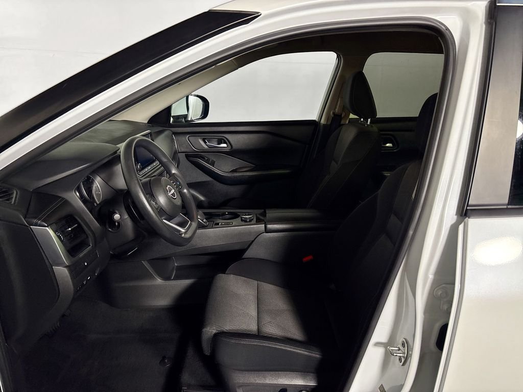 Used 2024 White Pearl Nissan SV image 11