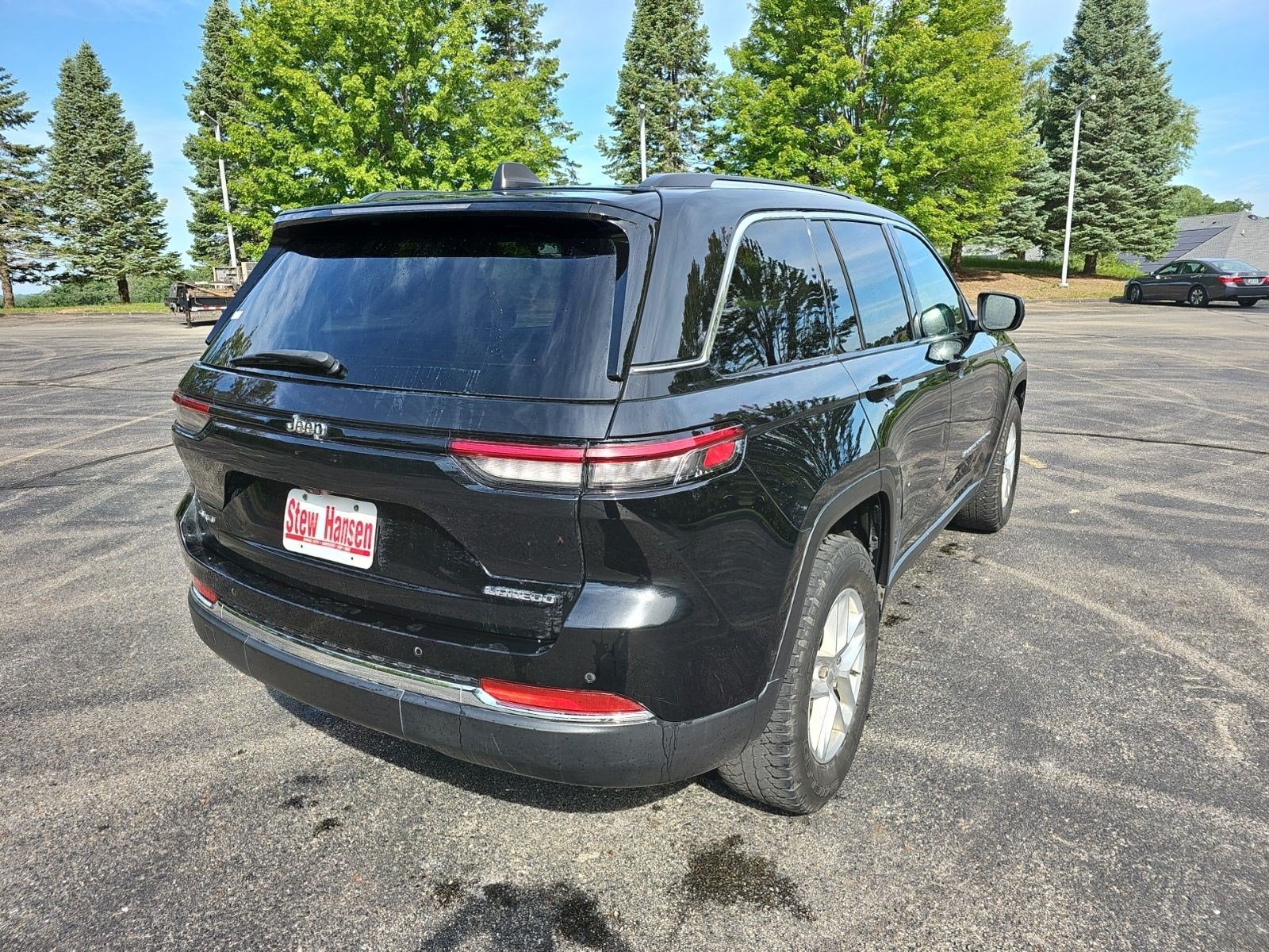 Certified Used 2023 Diamond Black Crystal Pearlcoat Jeep Laredo image 5