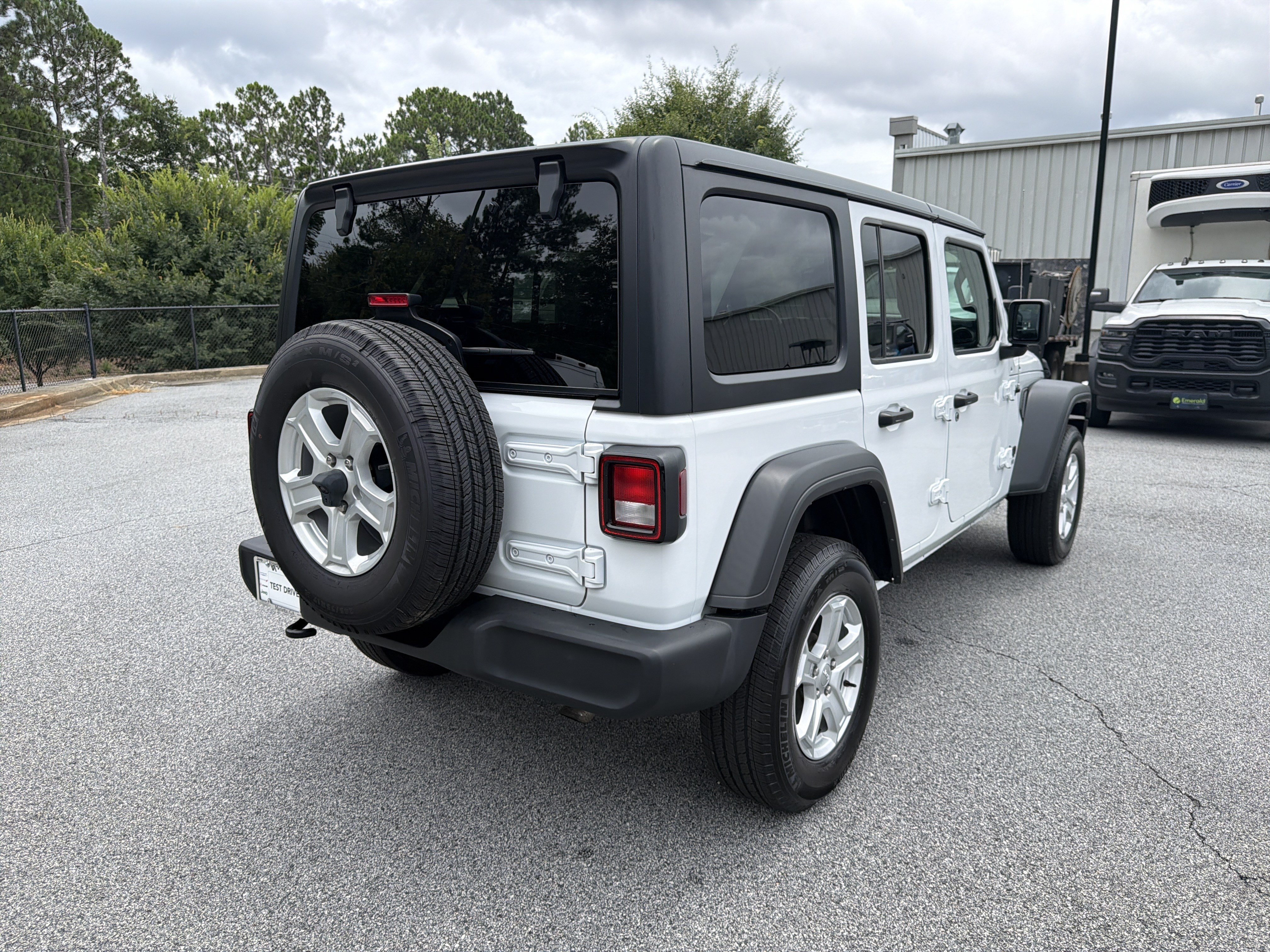 Used 2022 Bright White Clearcoat Jeep Unlimited Sport S image 8