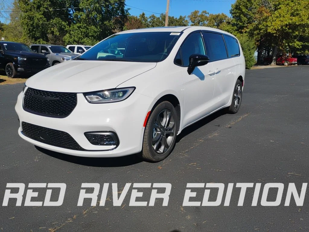 2026 Chrysler Pacifica Select's photo