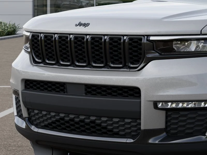 New 2025 Silver Zynith Exterior Paint Jeep Limited image 35