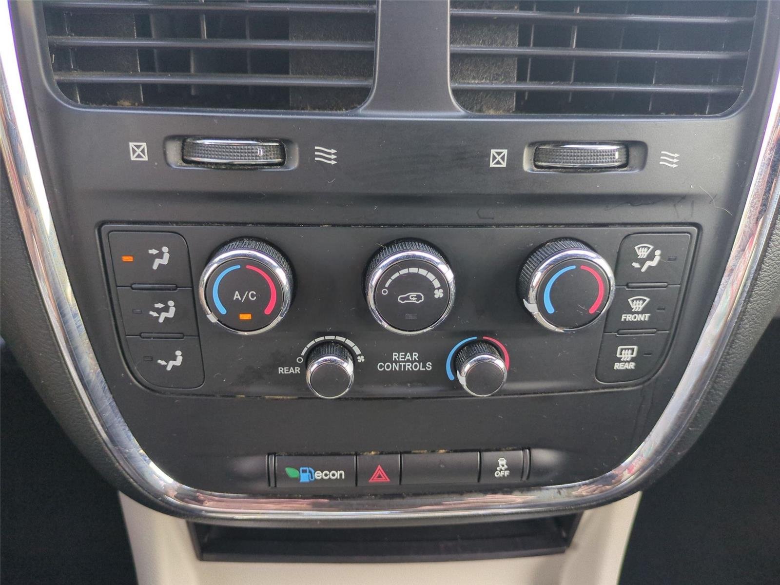 Used 2018 Black Onyx Crystal Pearlcoat Dodge SXT image 42
