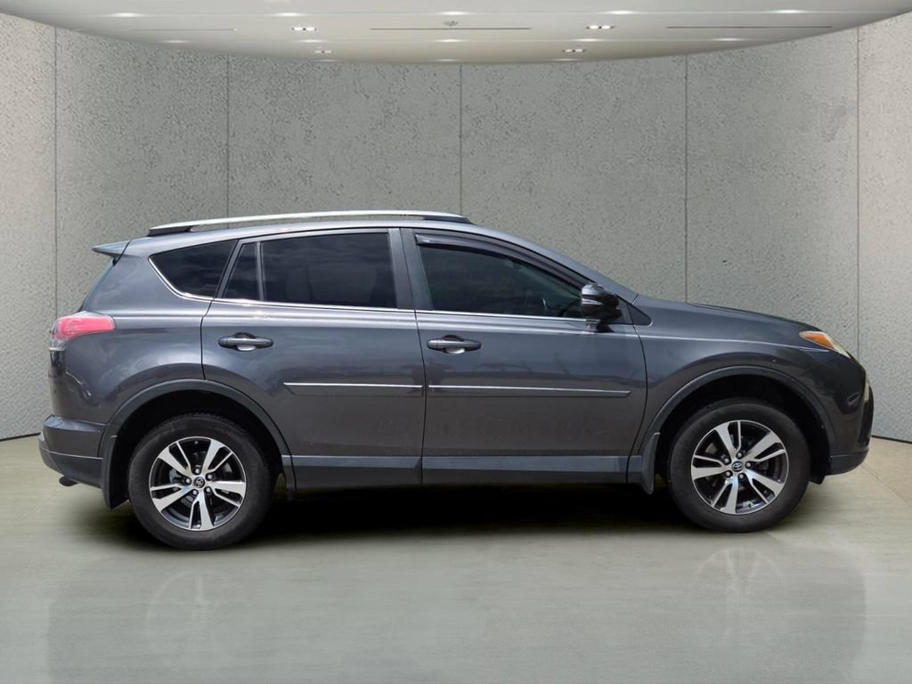 Used 2018 Magnetic Gray Metallic Toyota XLE image 3