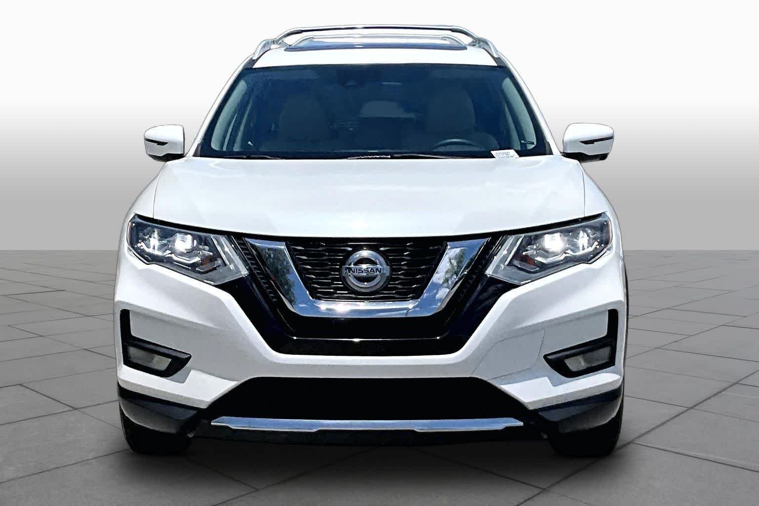 Used 2020 Pearl White Tricoat Nissan SL image 4