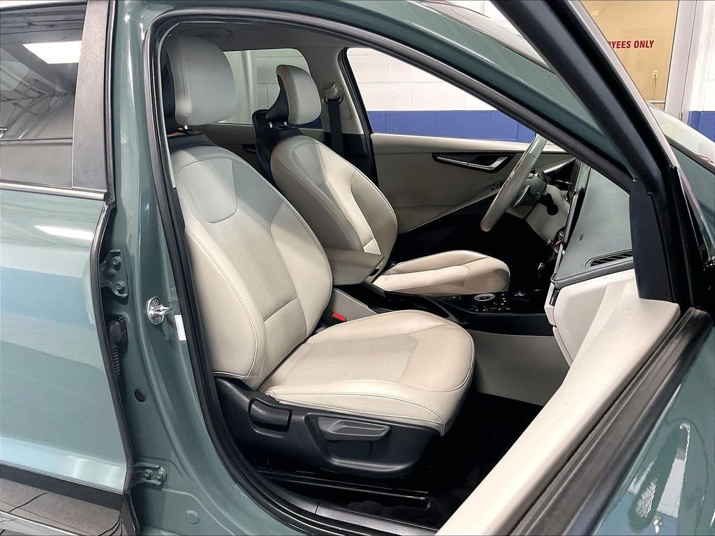 Used 2023 Green Kia Wind image 11