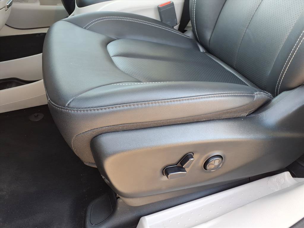 Used 2024 White Chrysler Touring L image 18