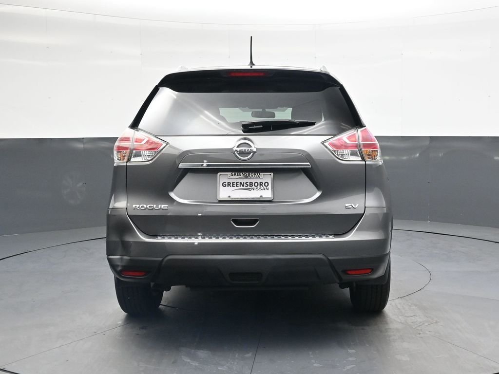 Used 2015 Gray Nissan SV image 7