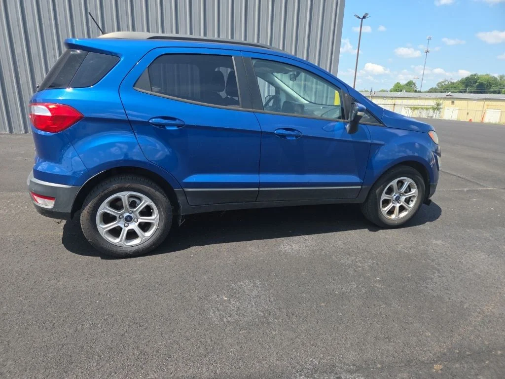 Used 2018 Blue Ford SE image 13