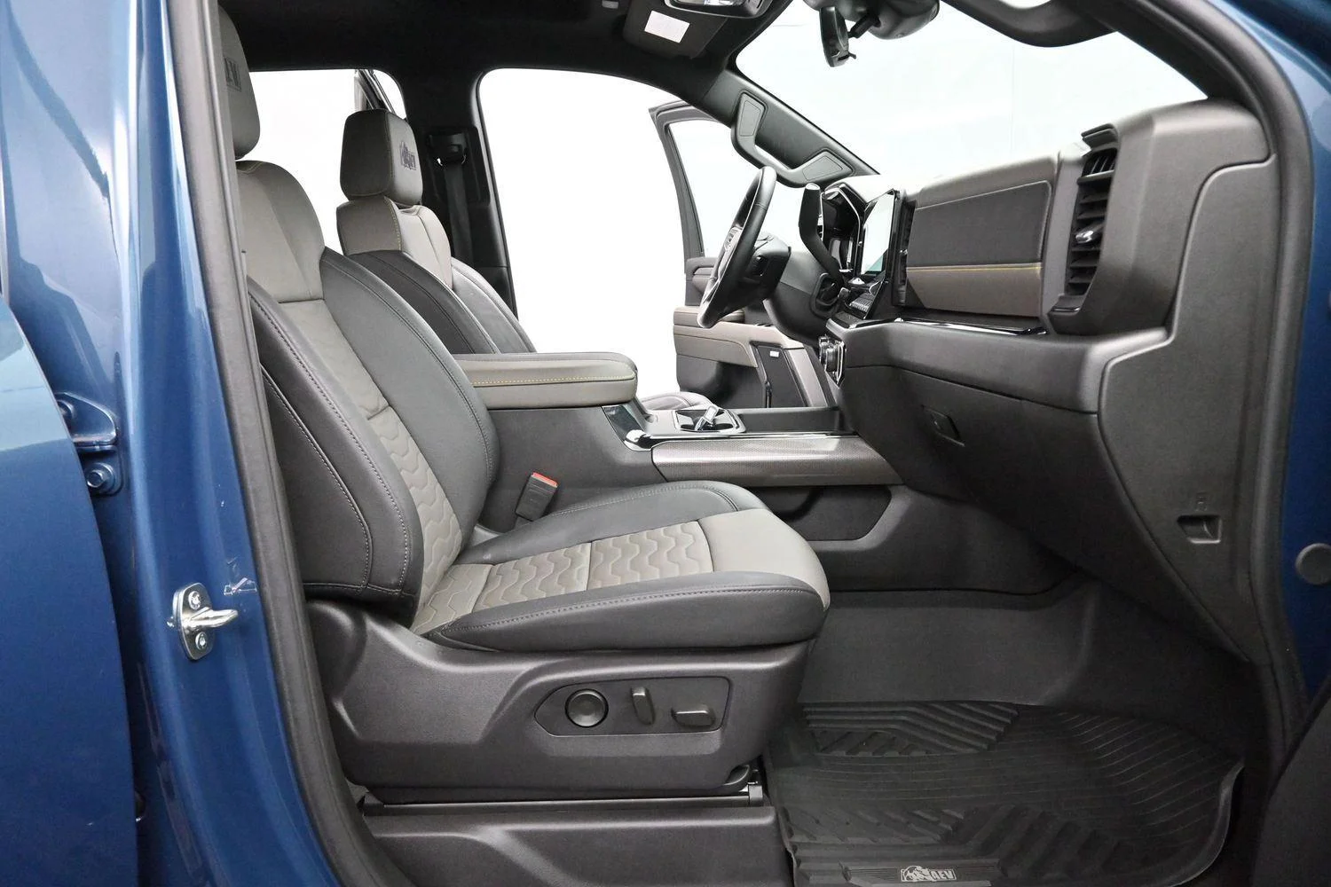 Used 2024 Lakeshore Blue Metallic Chevrolet ZR2 image 29