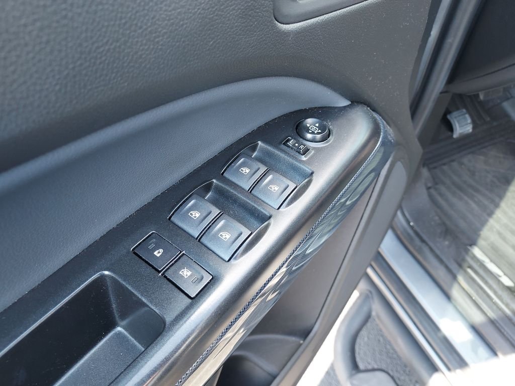 Used 2022 Gray Chevrolet Z71 image 11