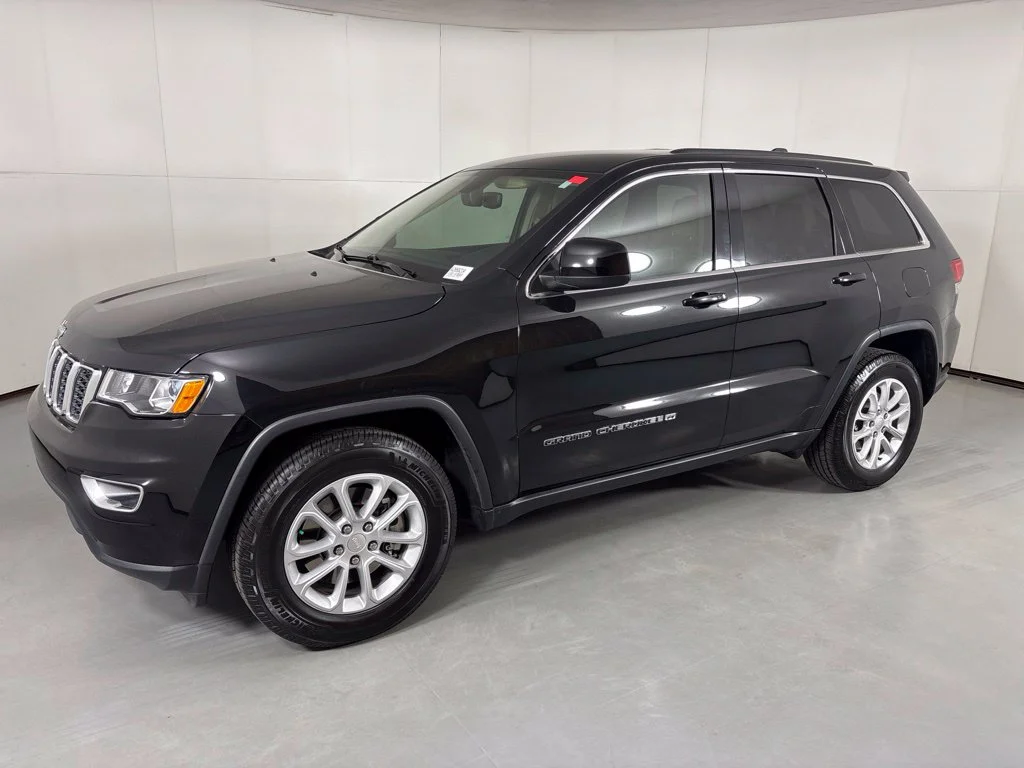 Used 2022 Black Jeep Laredo E image 4