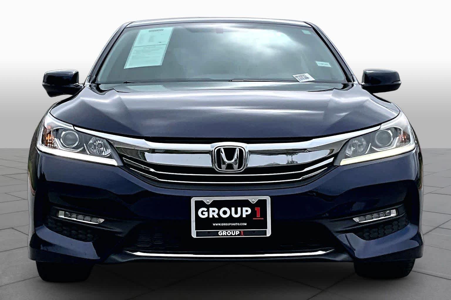 Used 2017 Obsidian Blue Pearl Honda EX-L image 4