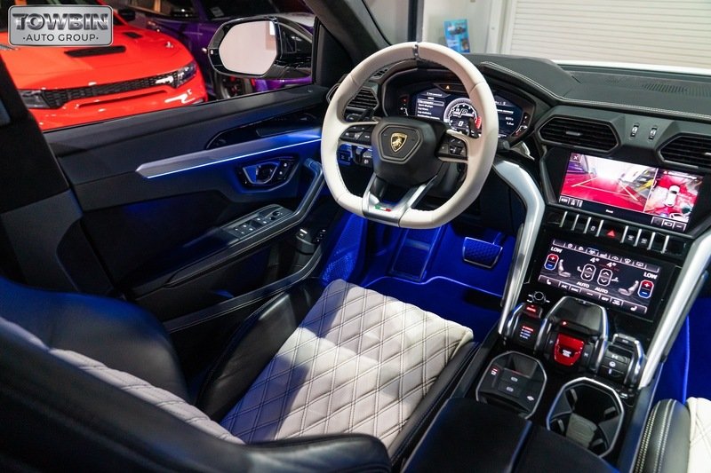 Used 2019  Lamborghini Base image 7