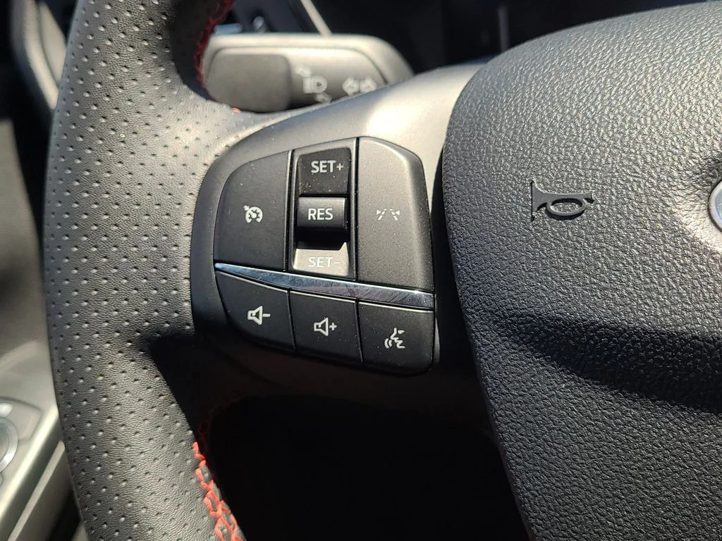 Used 2025 Gray Ford ST-Line image 29
