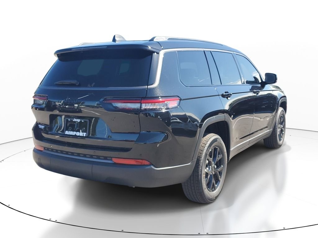 New 2026 Diamond Black Crystal Pearl-Coat Exterior Paint Jeep Laredo image 4