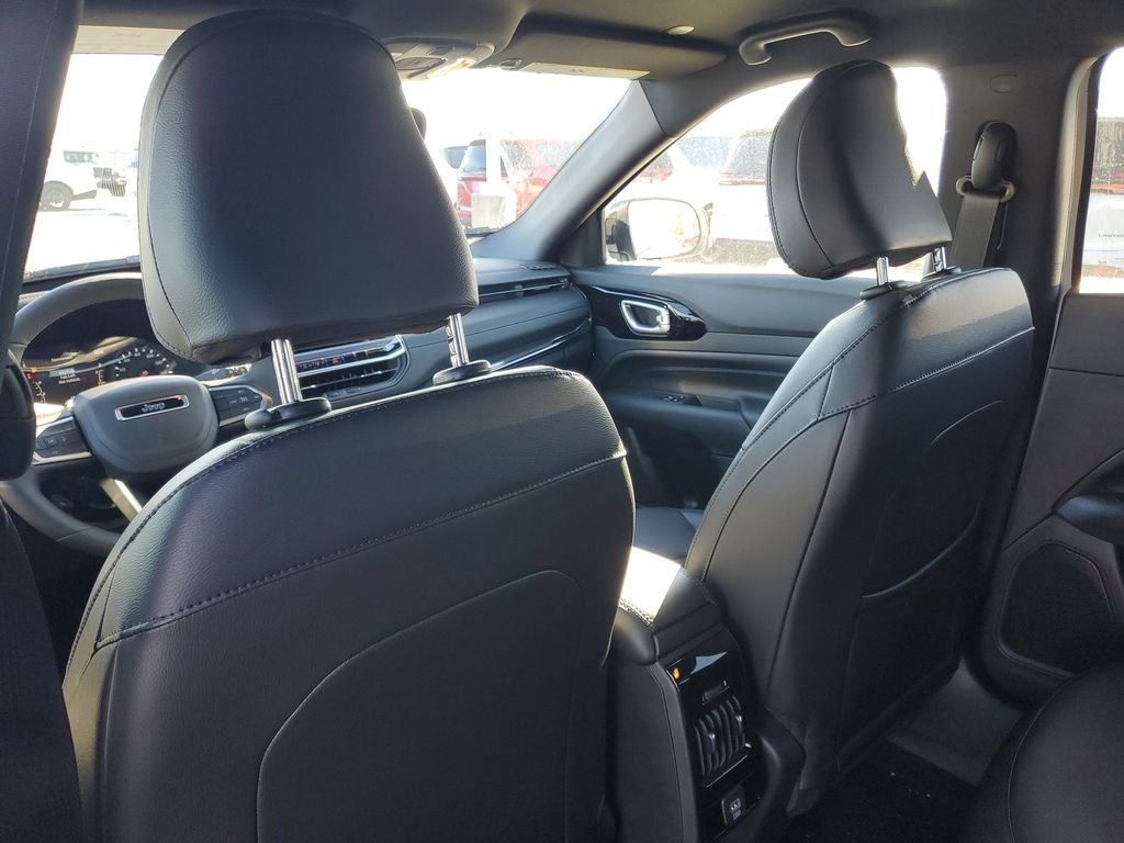 New 2026 Bright White Clearcoat Jeep Latitude image 8