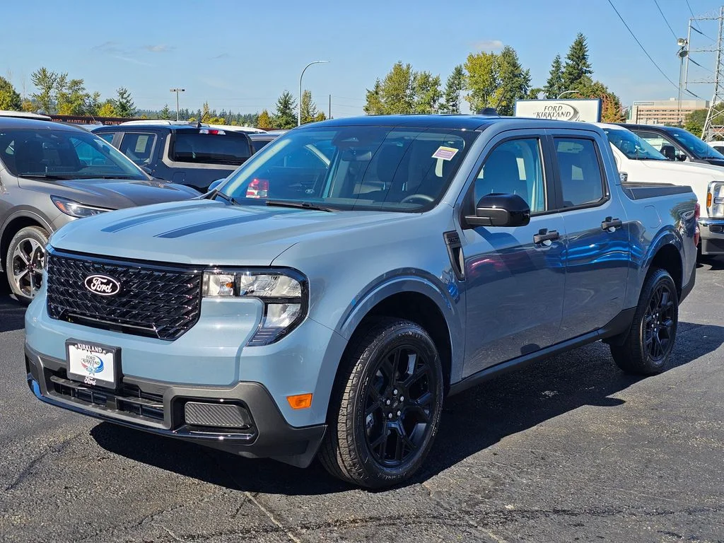 New 2025 Azure Gray Metallic Tri-Coat Ford XLT image 3