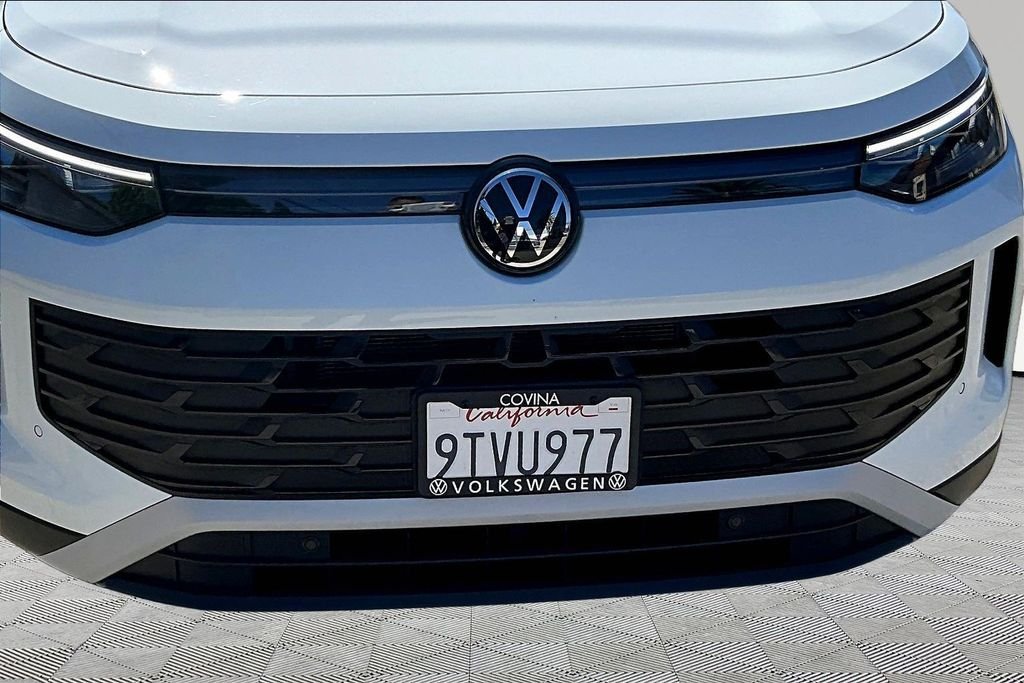 Certified Used 2025  Volkswagen 2.0T S image 31