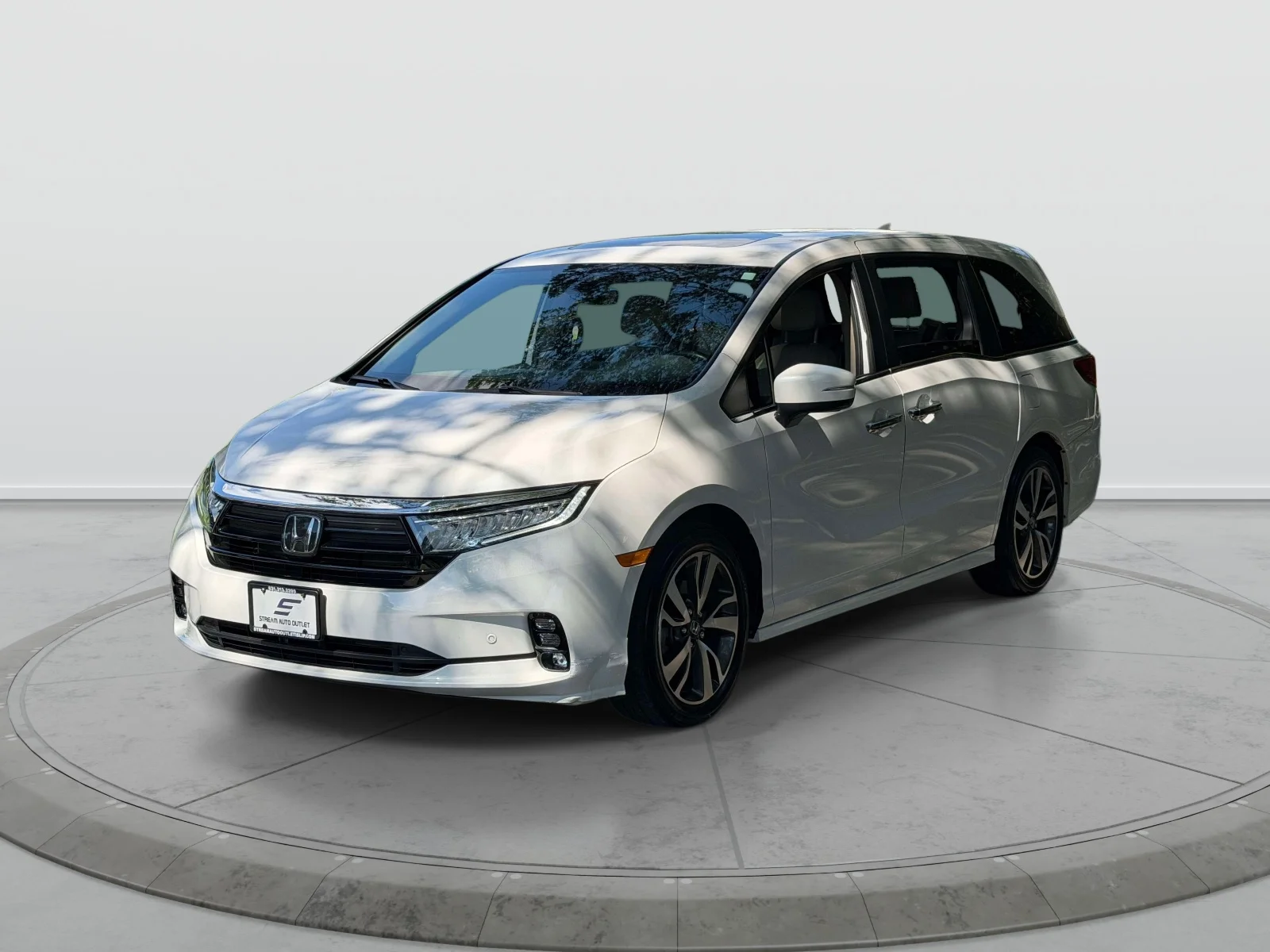 Used 2023 White Honda Touring image 3