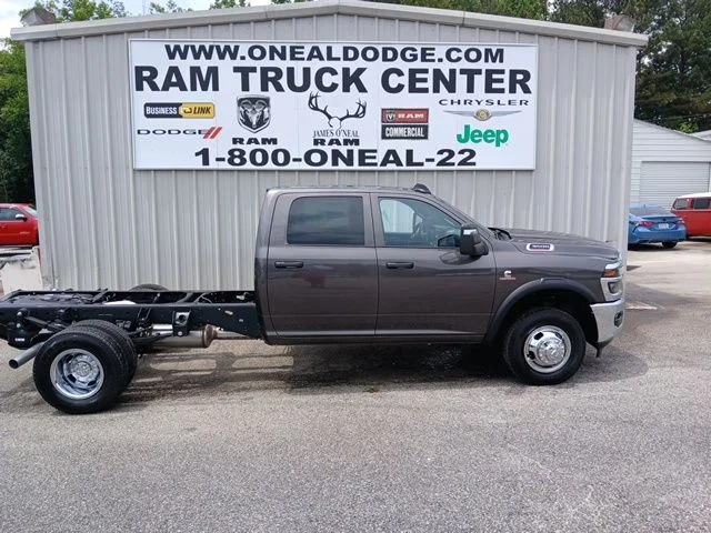 New 2026 Granite Crystal Metallic Clearcoat RAM Tradesman image 2