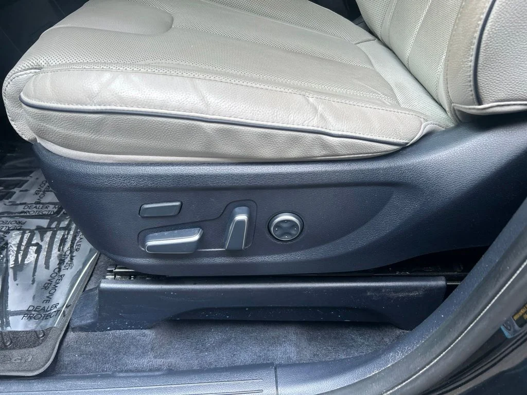 Used 2023 White Hyundai Limited image 15
