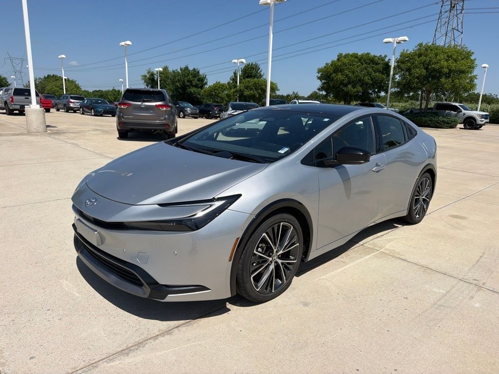 2025 Toyota Prius's photo