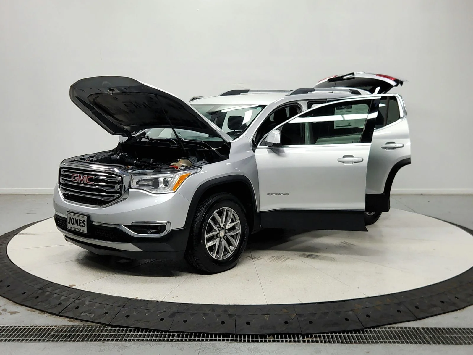 Used 2018 Silver GMC SLE-2 image 12
