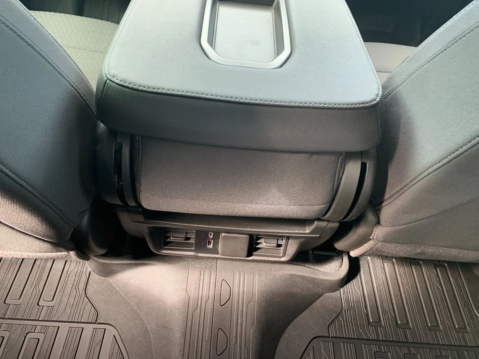 Used 2025 Summit White GMC SLE image 14