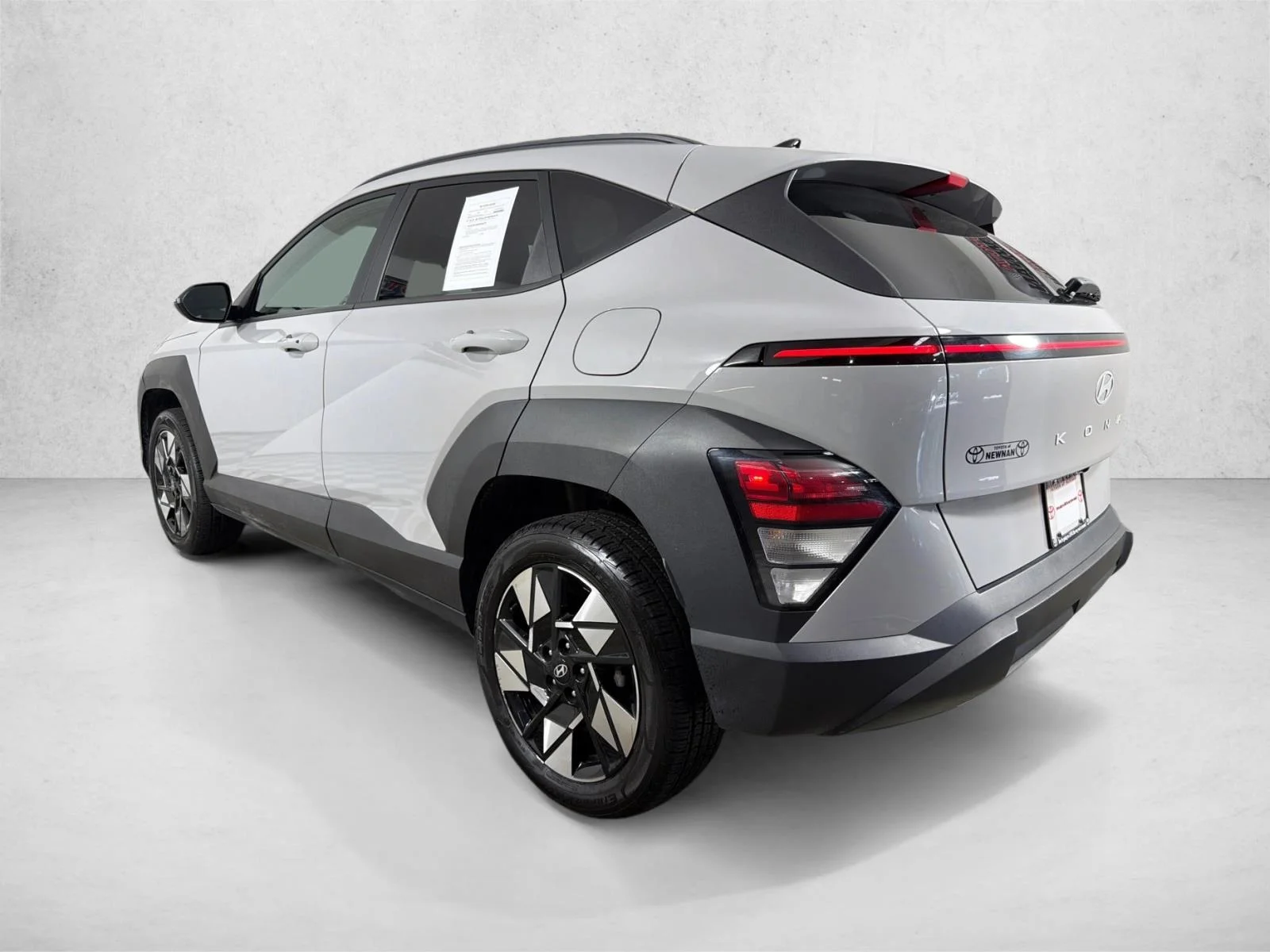 Used 2024 White Hyundai SEL image 5