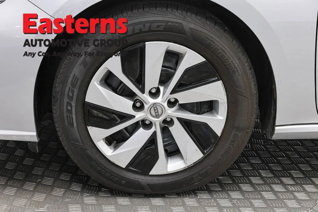 Used 2024 Silver Nissan 2.5 S image 31