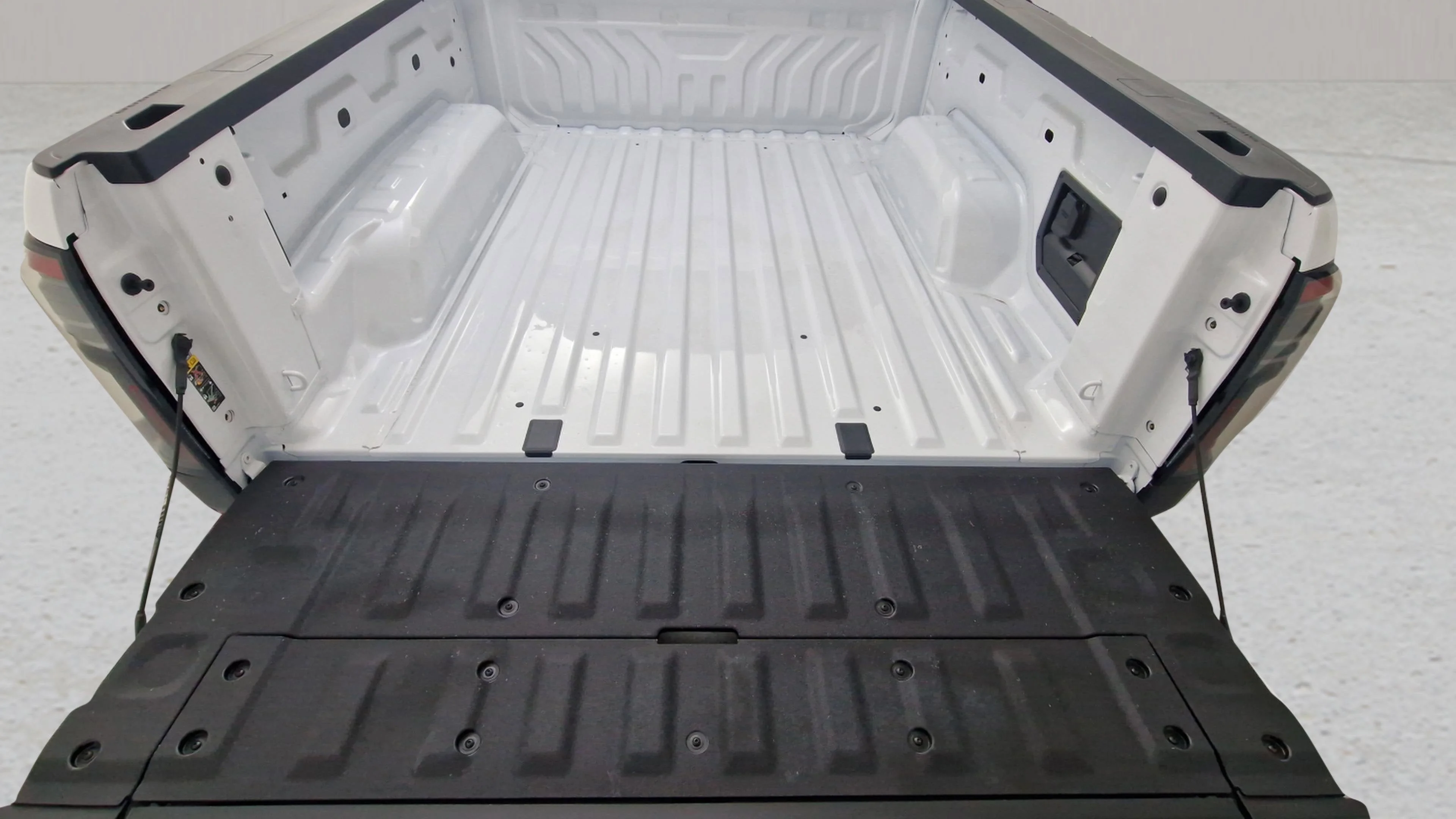 New 2026 Summit White GMC Elevation Standard Range image 25