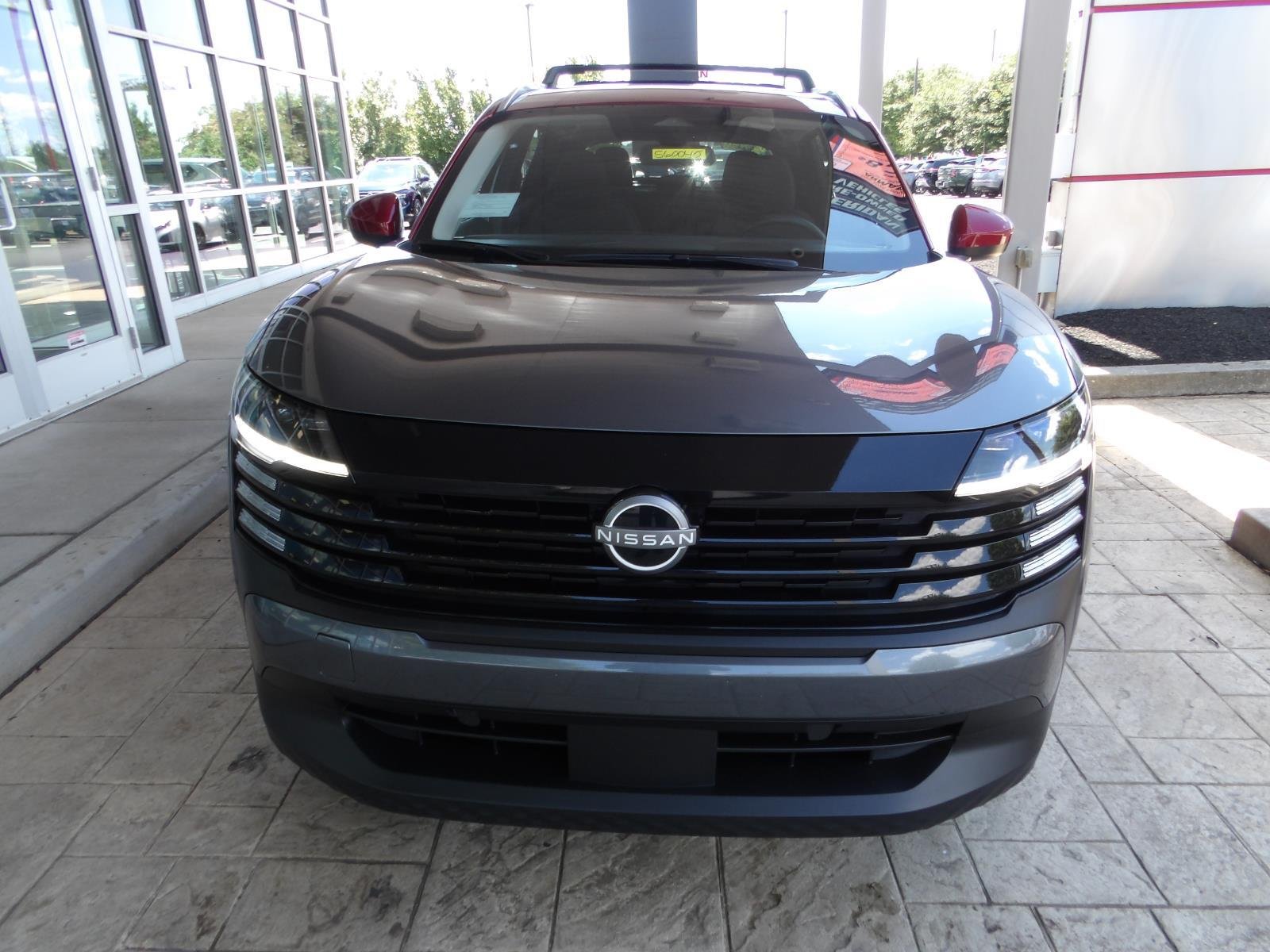 New 2026 Gun Metallic / Scarlet Ember Tintcoat Two-tone Nissan SV image 2