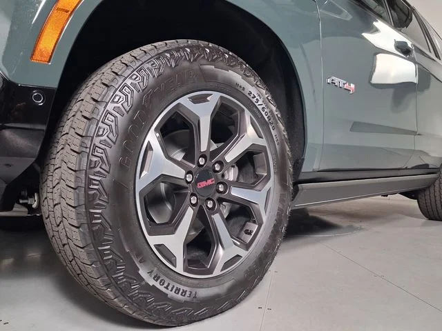2026 GMC Yukon AT4 Ultimate - Photo 9