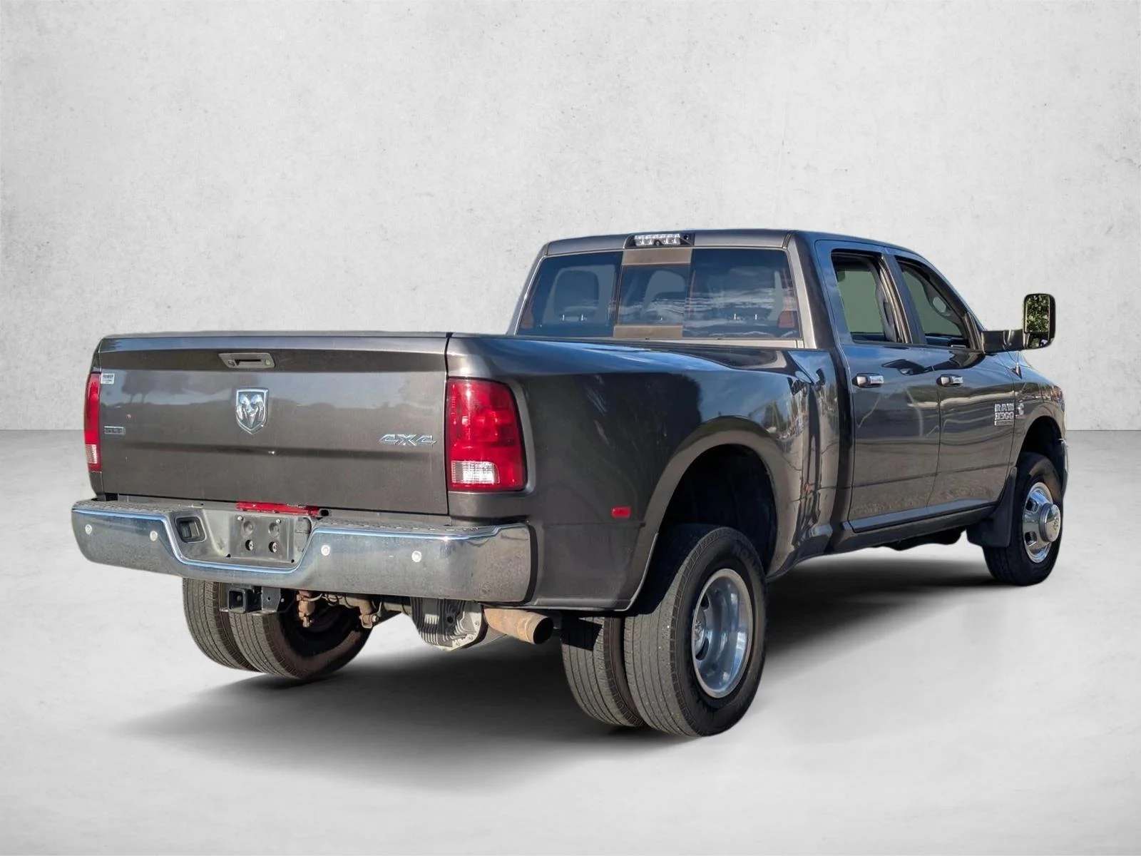 Used 2018 Granite Crystal Metallic Clearcoat Ram SLT image 5