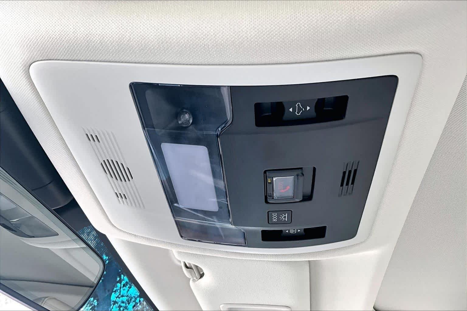 Used 2025 Eminent White Pearl Lexus  image 32